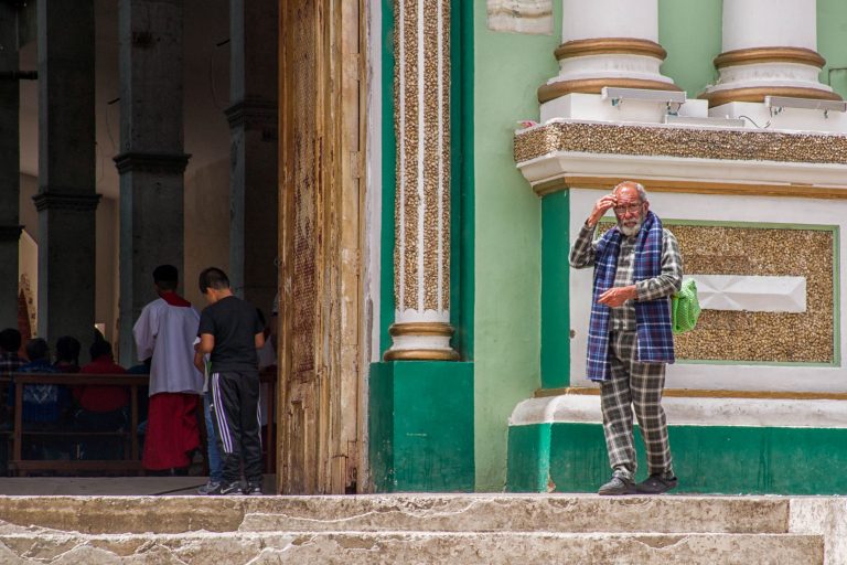 Street photo in Vilcabamba, Ecuador by William Bolton
