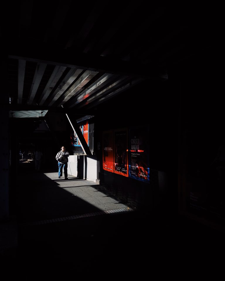 Street photo in Auckland, New Zealand by Ara In The Para
