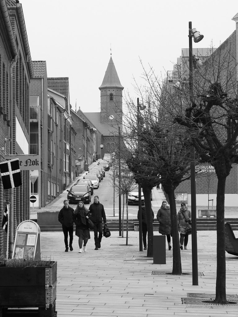 Street photo in Struer, Denmark by Johannes Koppetsch