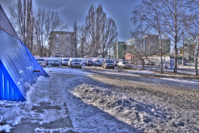 Street photo in Kharkiv, Ukraine by Stanislav Pavlenko