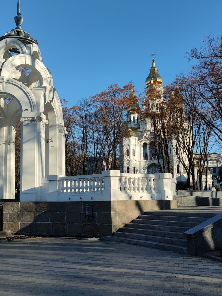 Street photo in Kharkiv, Ukraine by Stanislav Pavlenko