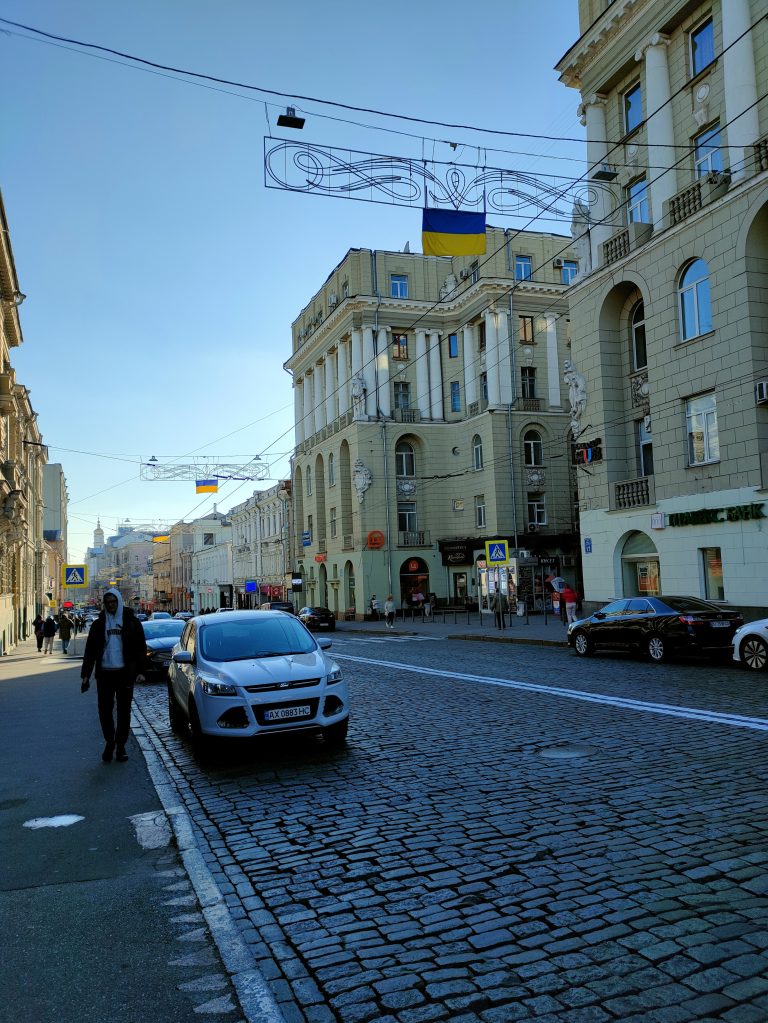 Street photo in Kharkiv, Ukraine by Stanislav Pavlenko
