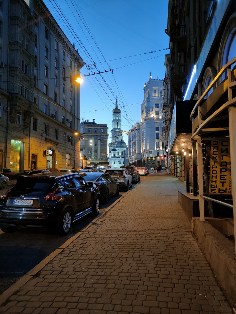 Street photo in Kharkiv, Ukraine by Stanislav Pavlenko