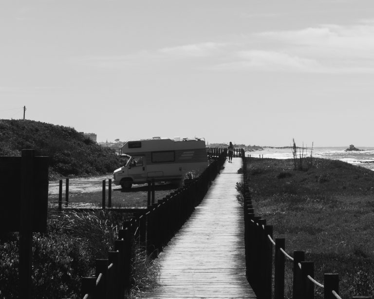 Street photo in Vila Nova de Gaia, Portugal by Rui Castro