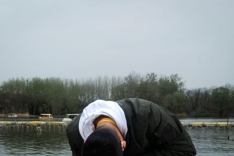 Street photo in Beijing, China by Alex 艾老师