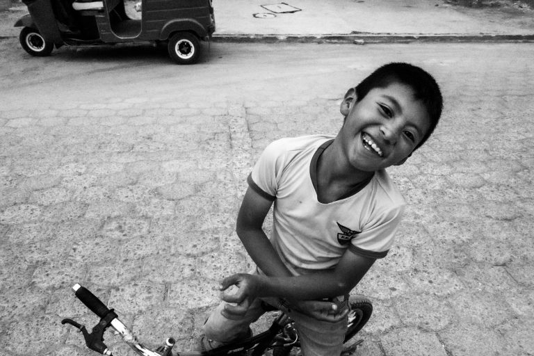 Street photo in Concepción, Guatemala by Duncan Aitken