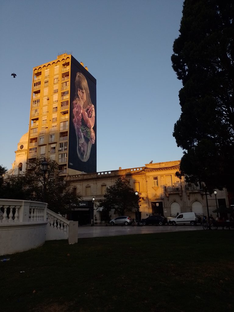 Street photo in San Nicolás de los Arroyos, Argentina by Cande Schnal