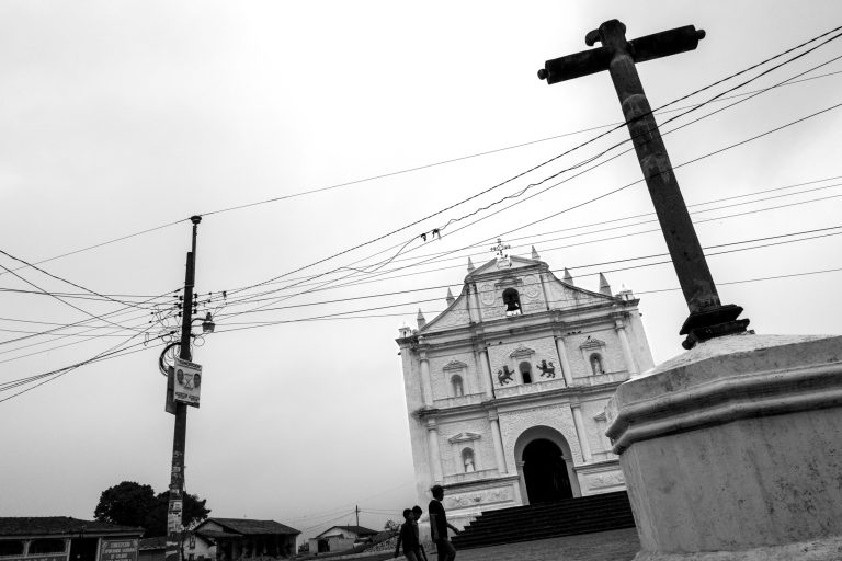 Street photo in Concepción, Guatemala by Duncan Aitken
