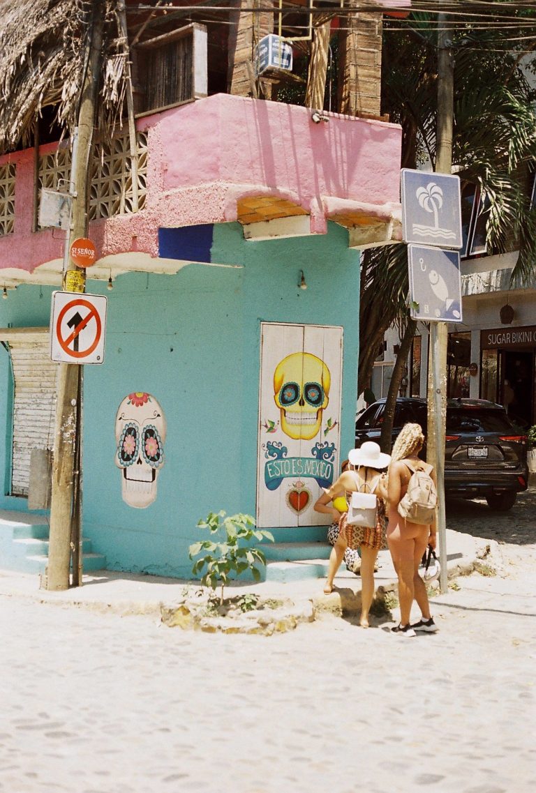 Street photo in San Francisco, Mexico by Bruno Cervera