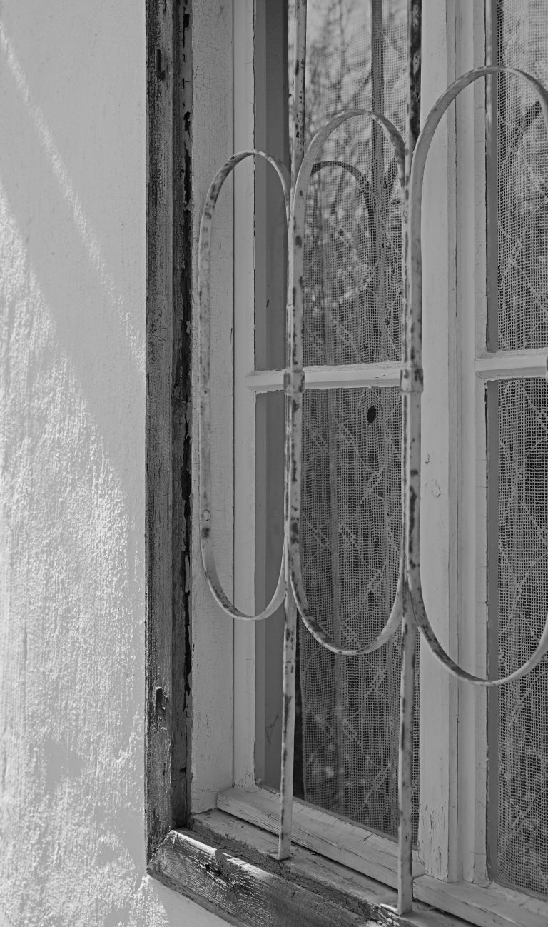 Street photo in Garmisch-Partenkirchen, Germany by Alex Mitterer