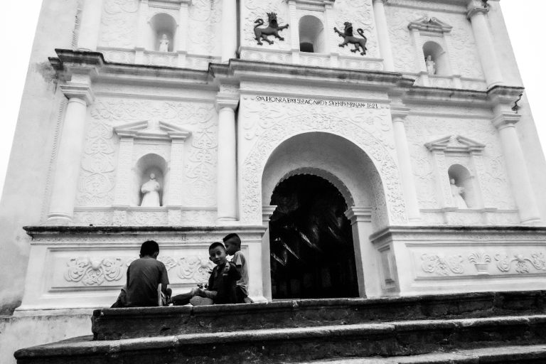 Street photo in Concepción, Guatemala by Duncan Aitken