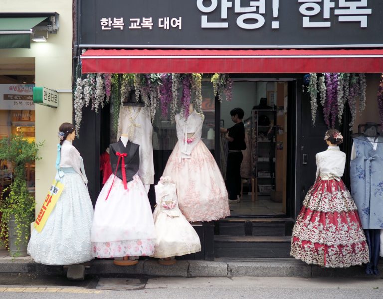 Street photo in Jeonju, South Korea by Jay Kay