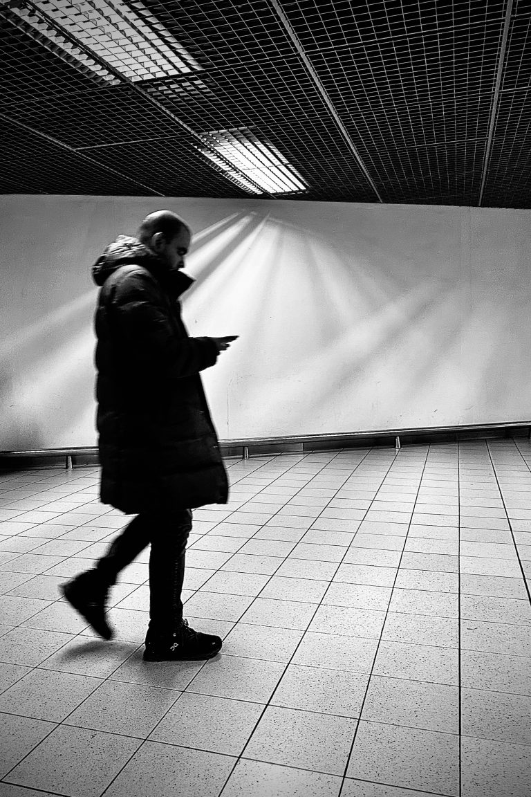 Street photo in CP Schiphol, Netherlands by Emile Krijgsman