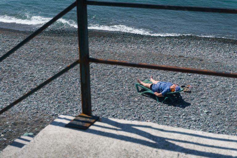 Street photo in Kobuleti, Georgia by Alexander Vinnik