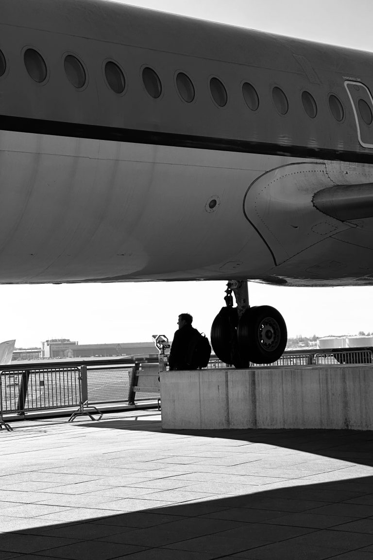 Street photo in CP Schiphol, Netherlands by Emile Krijgsman