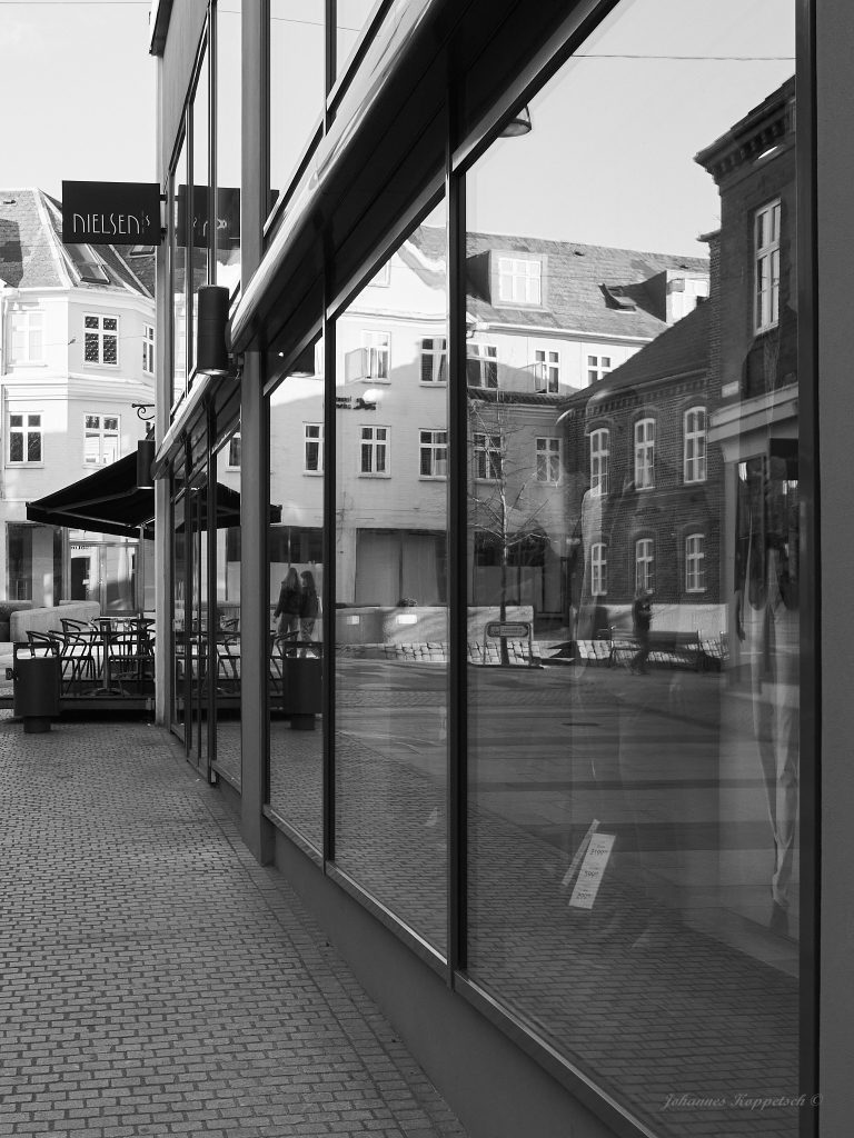 Street photo in Holstebro, Denmark by Johannes Koppetsch