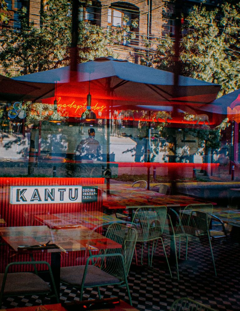 Street photo in Providencia, Chile by Valmore Rojas