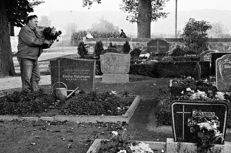 Street photo in Severin, Germany by Alexander Philipps