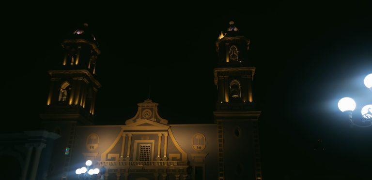 Street photo in Córdoba, Mexico by Emilio Sanchez