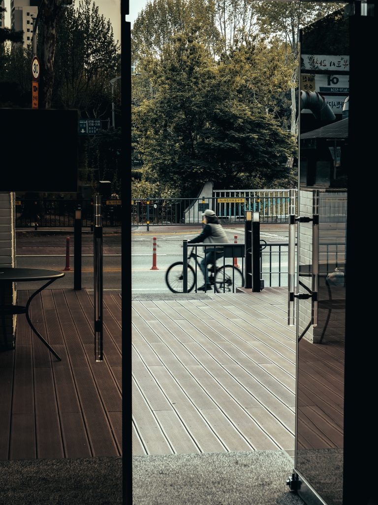 Street photo in Gwacheon, South Korea by Youngseok Song
