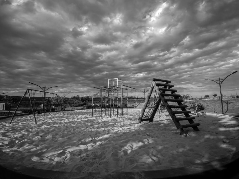 Street photo in Brazil by Arthur Borges