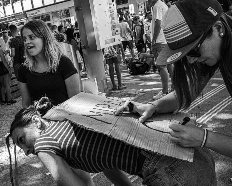 Street photo in Zürich, Switzerland by Steve Walls