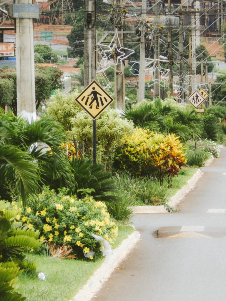 Street photo in Brazil by Arthur Borges