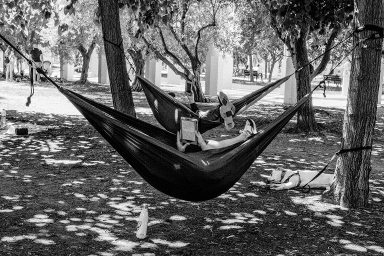 Street photo in Valencia, Spain by Paco Garcera