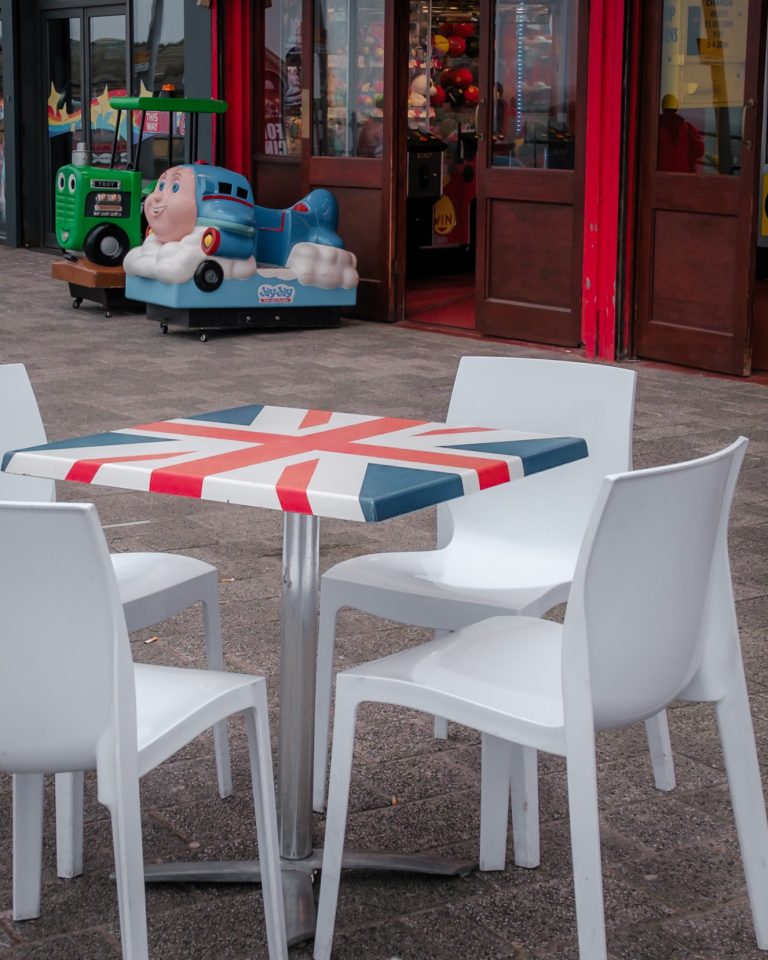 Street photo in Bridlington, United Kingdom by Lee Ellaway