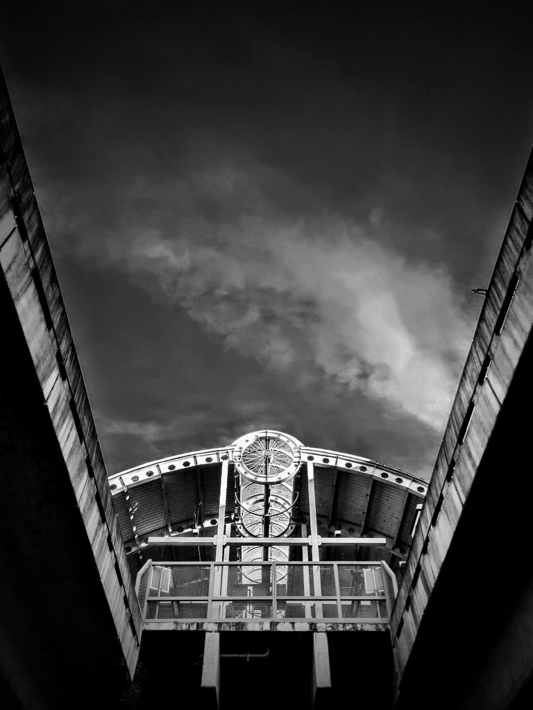 Street photo in Novo Hamburgo, Brazil by Jeferson Neves