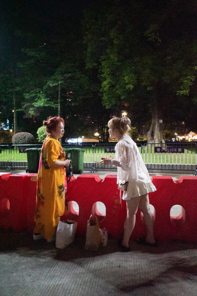 Street photo in Guang Zhou Ta Jing Qu, China by Craig Meakin
