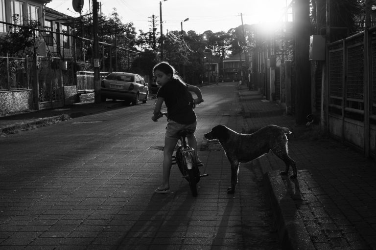 Street photo in Kobuleti, Georgia by Alexander Vinnik