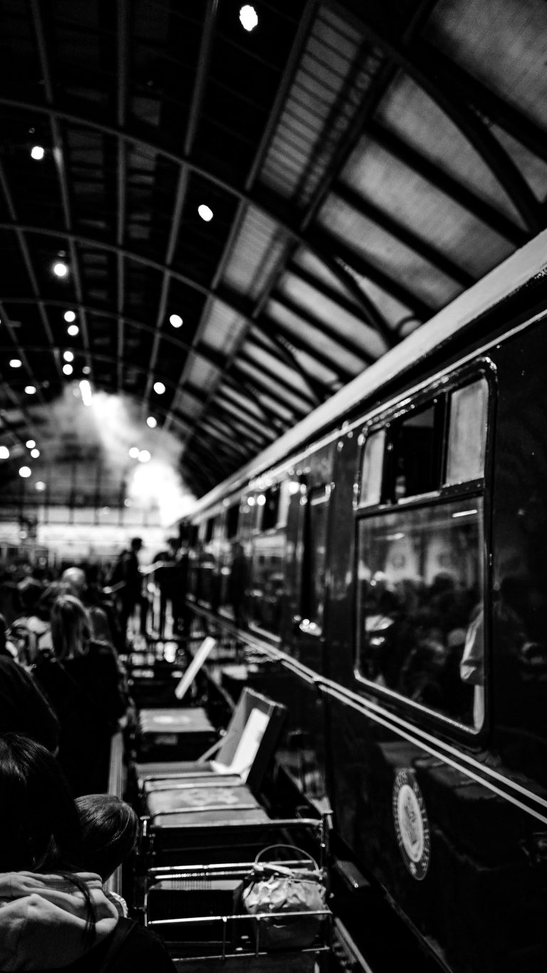 Street photo in Watford, United Kingdom by Claudio Ulloa