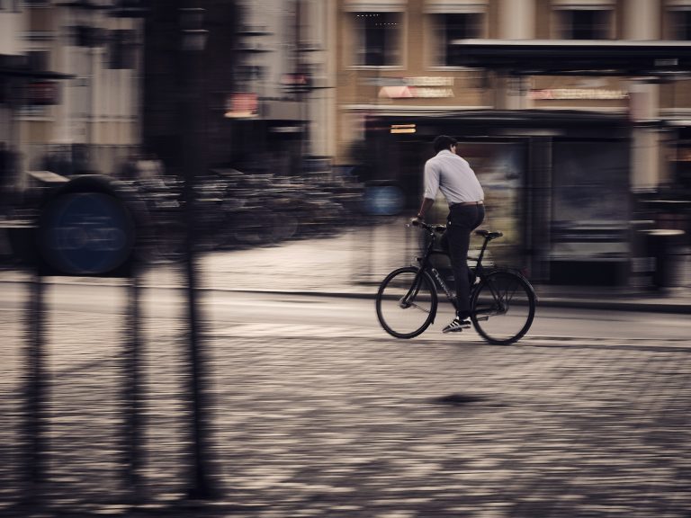 Street photo in Linköping, Sweden by Stefan Maass