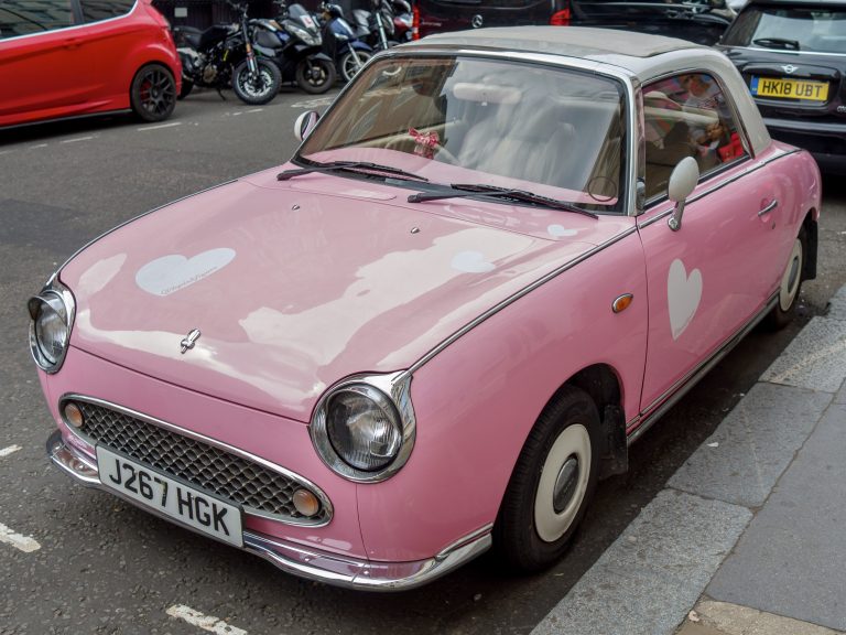 Street photo in London, United Kingdom by Warren Ralls