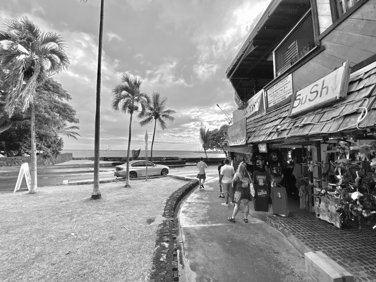 Street photo in Kailua, United States by Mike Lenarczyk