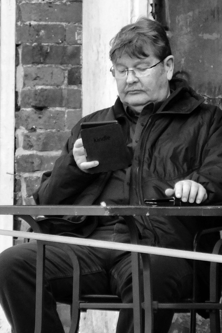 Street photo in Northamptonshire, United Kingdom by Andy Edward