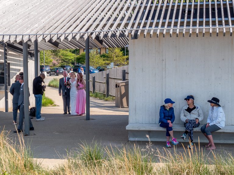 Street photo in Wilmette, United States by Bert Tevel