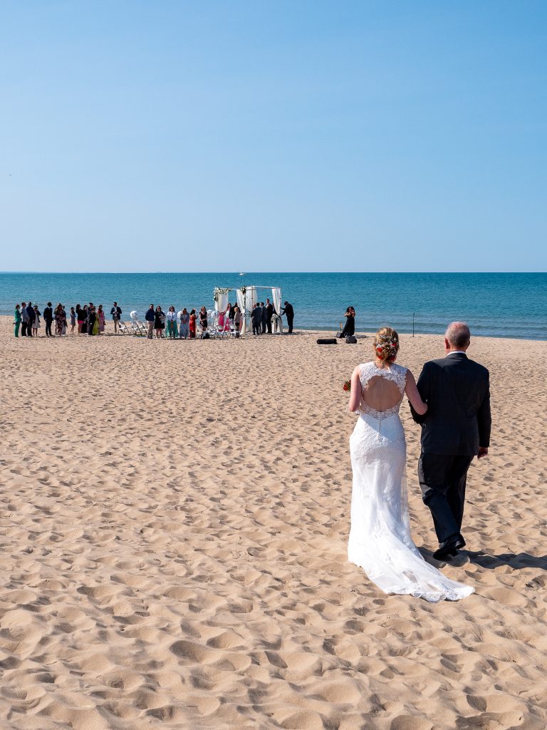 Street photo in Wilmette, United States by Bert Tevel
