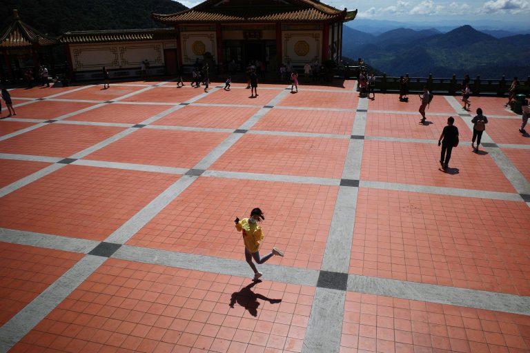 Street photo in Genting Highlands, Malaysia by Chee Hiong Chua
