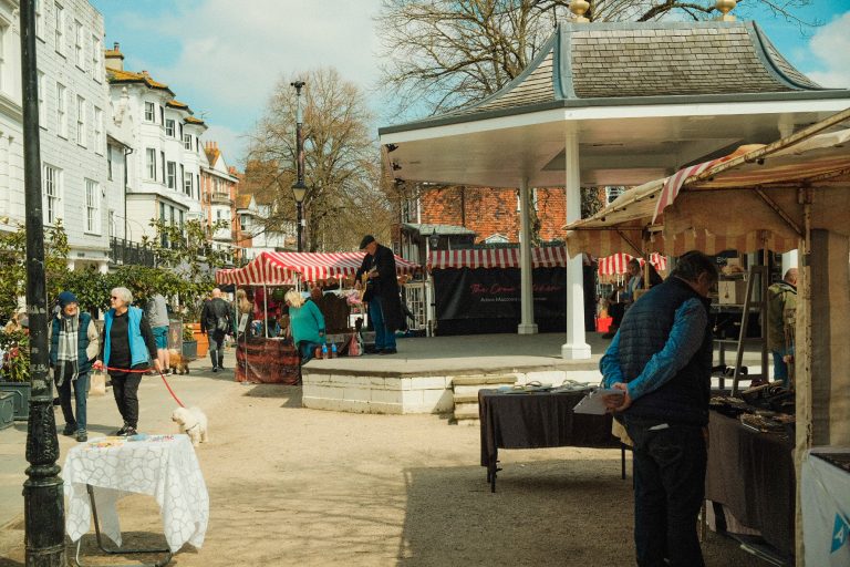 Street photo in The Pantiles, United Kingdom by Ben Cooke