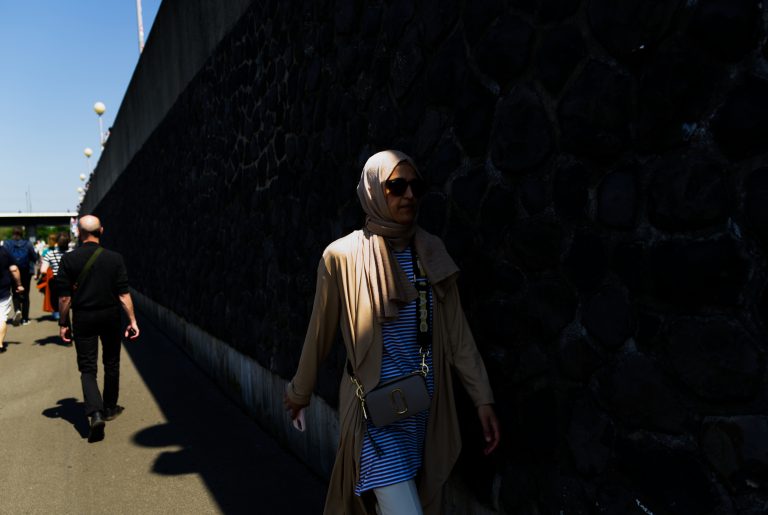 Street photo in Düsseldorf, Germany by Fr. Mod