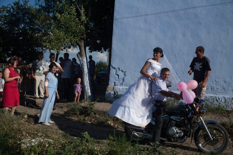 Street photo in Beșalma, Moldova by Andrei Moraru