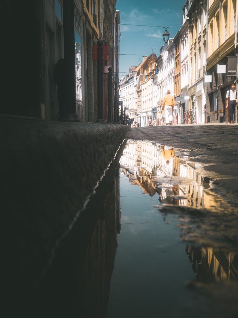 Street photo in Lille, France by François Vanhove