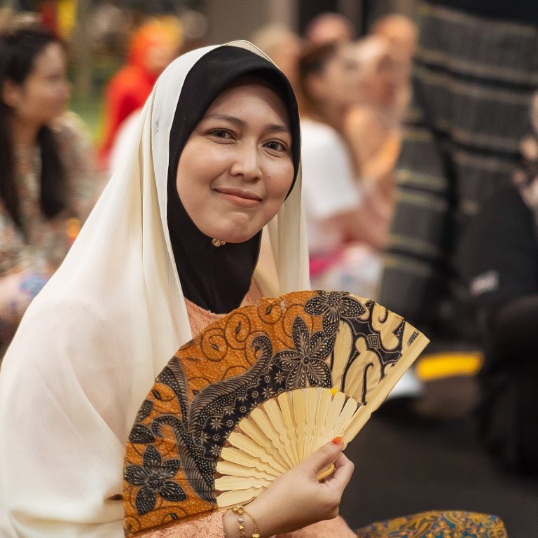 Street photo in Putrajaya, Malaysia by Aiman Rosli