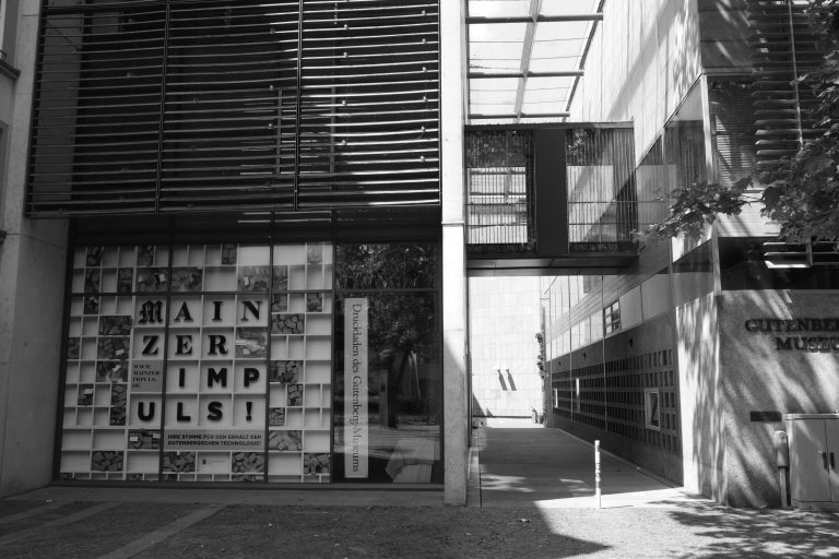 Street photo in Mainz, Germany by Marcel Machmeier