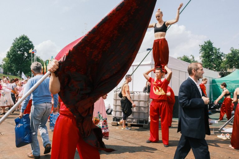 Street photo in Yaroslavl, Russia by Michael Philippov