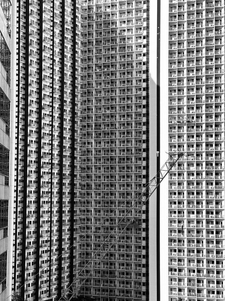 Street photo in Makati, Philippines by Mohd Fikrilamin Hanapiah
