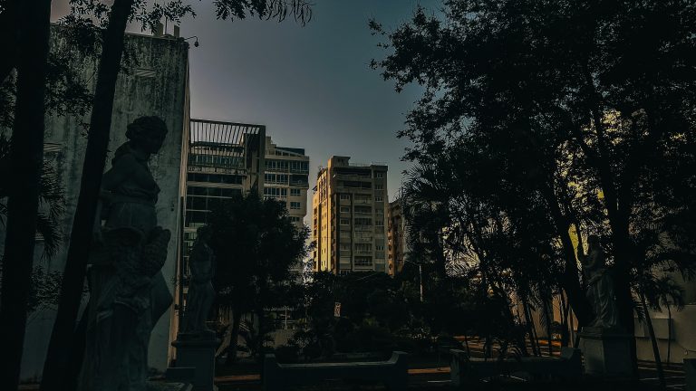 Street photo in Santo Domingo, Dominican Republic by Johansen Peguero
