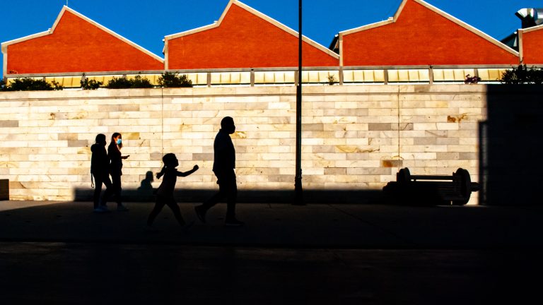 Street photo in Aguascalientes, Mexico by Omar Maldonado